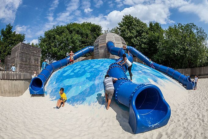 Seamless safety surfacing